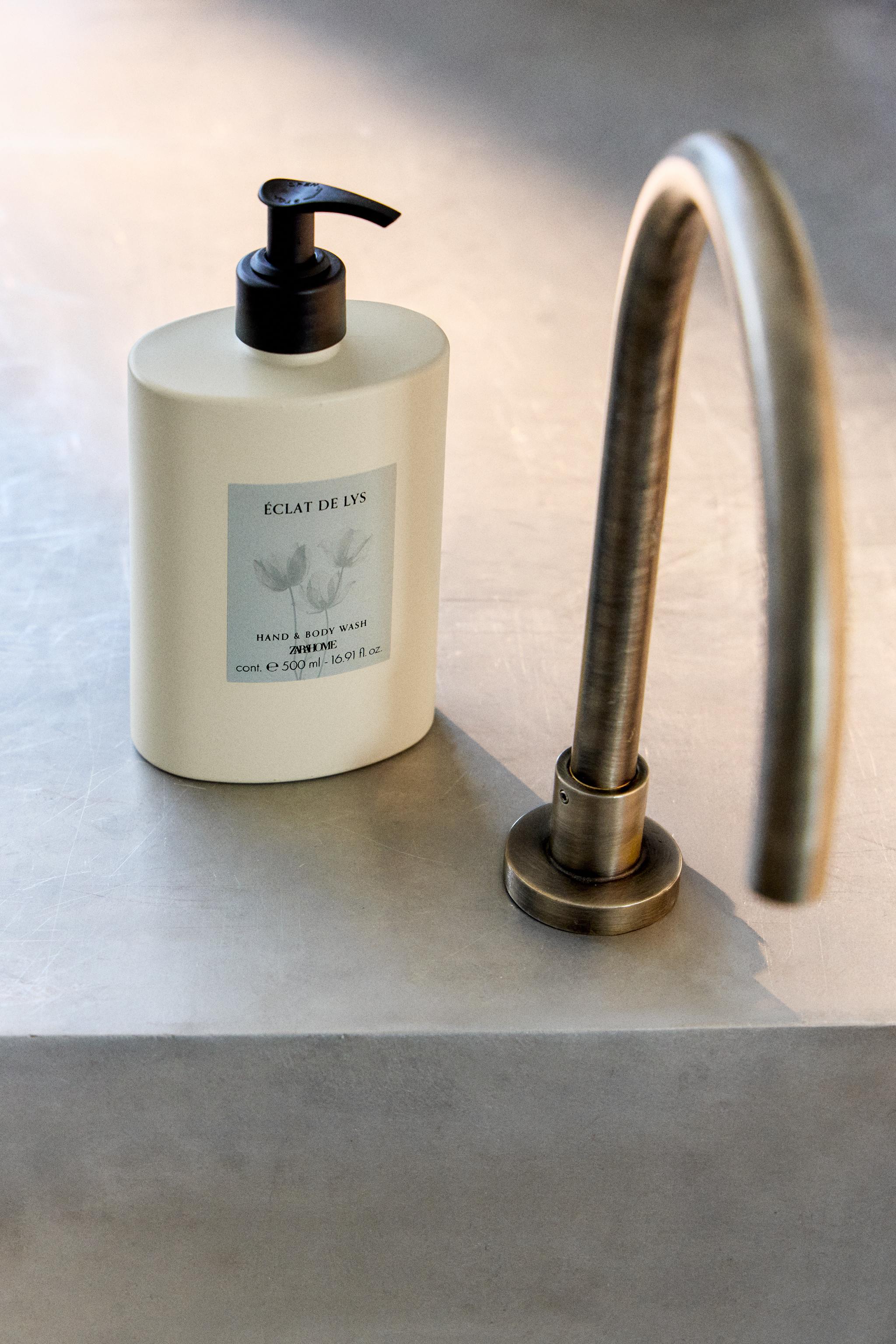 (500 ML) SAVON LIQUIDE POUR LES MAINS ÉCLAT DE LYS